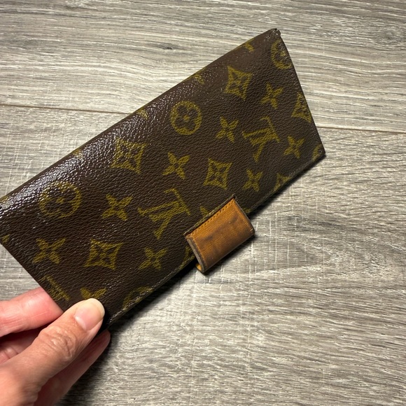 Louis Vuitton Wallet - Picture 2 of 11